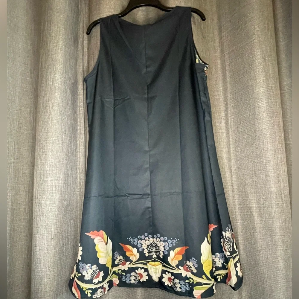❗️PRICE DROP❗️XL sleeveless knee length navy dress with floral trim - Picture 6 of 7